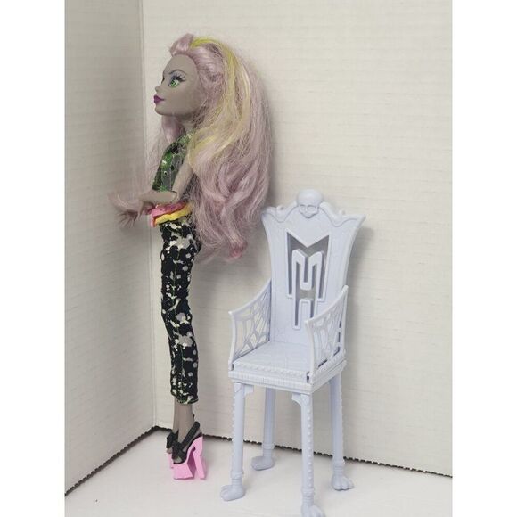 Monster High Doll Ghoulia Yelps 10.5" Doll and Chair Bundle Collectible - Picture 3 of 6